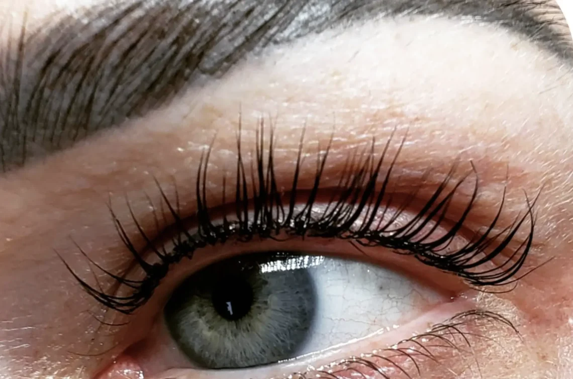 Can you put mascara on lash lamination?